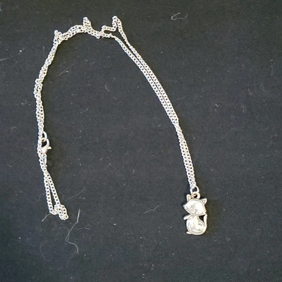 Two Fox Necklace - Picture 2 of 2